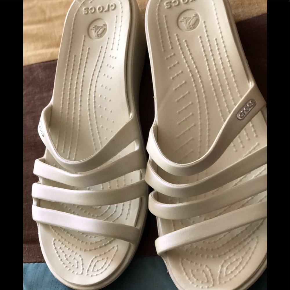 Like New Pearl Color Pair Of Crocks